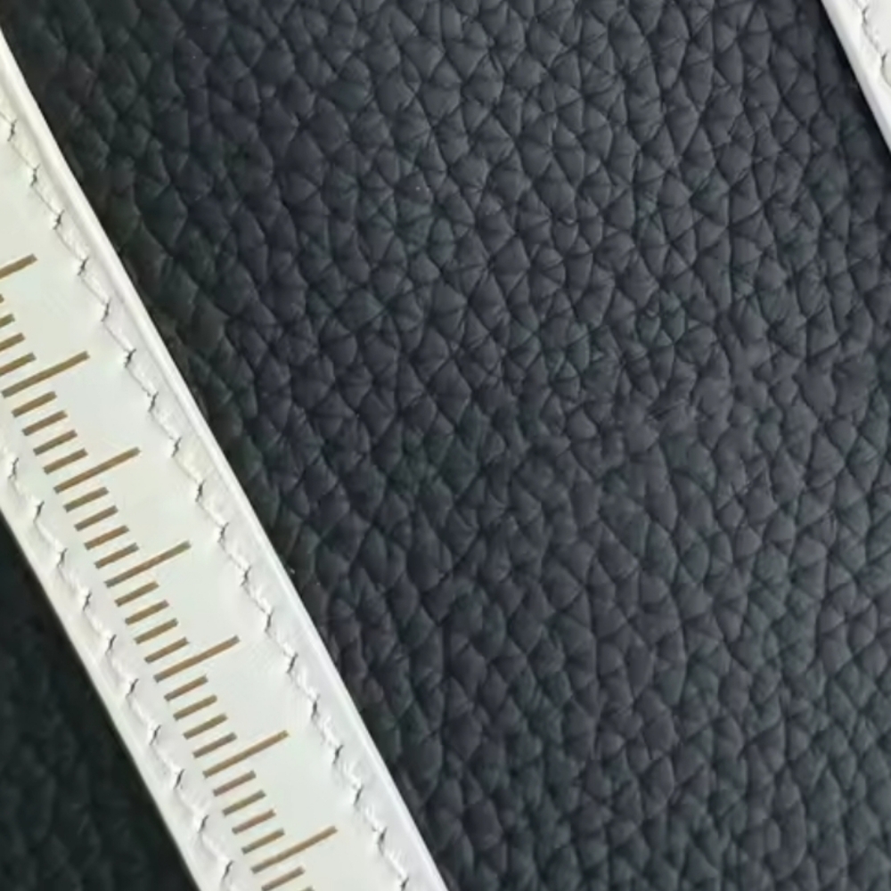 🌹Schiaparelli Tot b&w leather Measure tape motif  Bag whith removable key charm - Picture 14 of 16